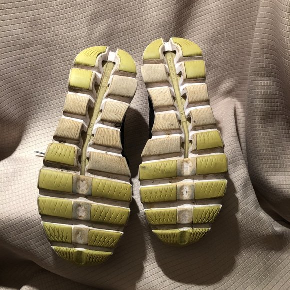 On running cloudswift men charcoal gray and yellow running shoes, 12 - Picture 4 of 16